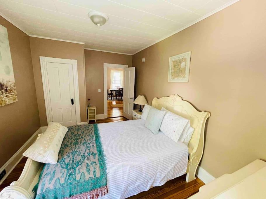 Delightful 2Br Apartment With Balcony - 15 Min From Mohegan Sun- Foxwoods Casinos & Mystic Нью-Лондон Экстерьер фото
