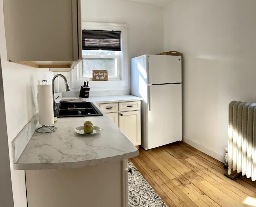 Delightful 2Br Apartment With Balcony - 15 Min From Mohegan Sun- Foxwoods Casinos & Mystic Нью-Лондон Экстерьер фото