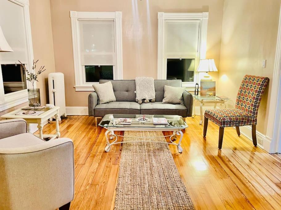 Delightful 2Br Apartment With Balcony - 15 Min From Mohegan Sun- Foxwoods Casinos & Mystic Нью-Лондон Экстерьер фото